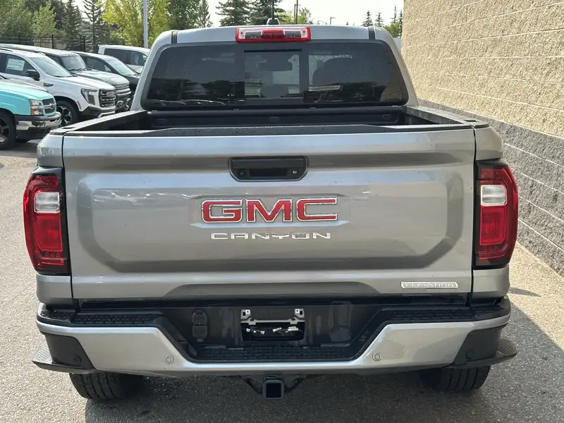2025 GMC Canyon Elevation, černá, 29 645 km, dovoz Kanada — foto 5 z 12