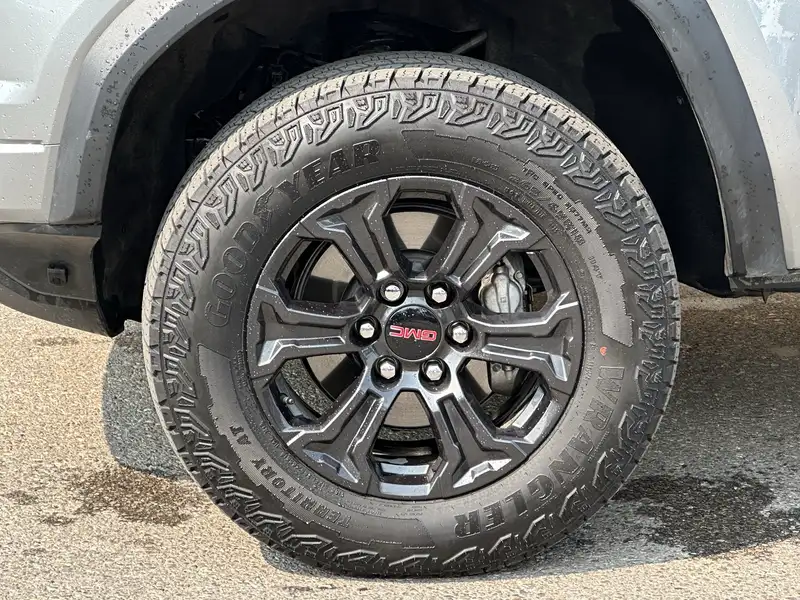 2025 GMC Canyon Elevation, černá, 29 645 km, dovoz Kanada — foto 6 z 12