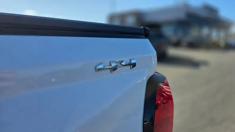 2024 GMC Canyon Elevation, bílá, 56 228 km, dovoz Kanada — foto 10 z 12