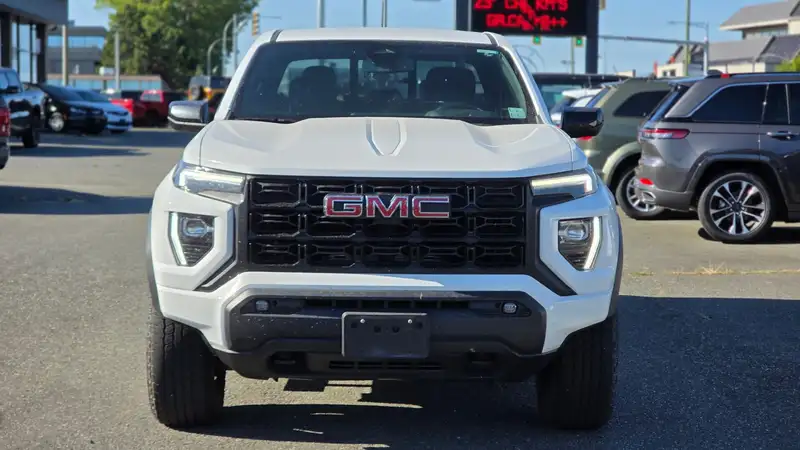 2024 GMC Canyon Elevation, bílá, 56 228 km, dovoz Kanada — foto 2 z 12
