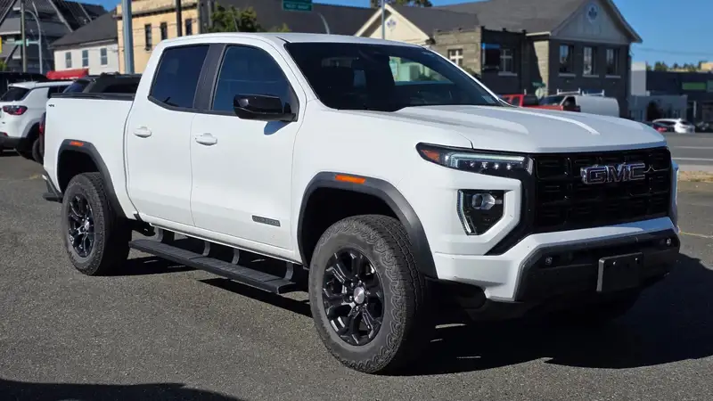 2024 GMC Canyon Elevation, bílá, 56 228 km, dovoz Kanada — foto 3 z 12