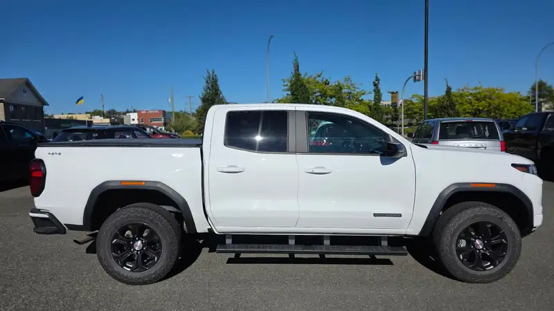 2024 GMC Canyon Elevation, bílá, 56 228 km, dovoz Kanada — foto 4 z 12