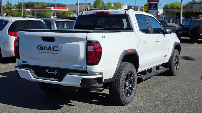 2024 GMC Canyon Elevation, bílá, 56 228 km, dovoz Kanada — foto 5 z 12