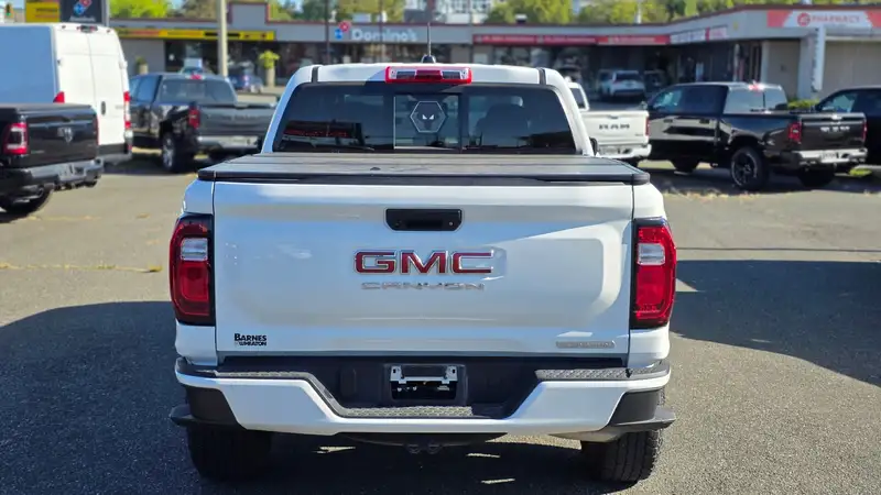 2024 GMC Canyon Elevation, bílá, 56 228 km, dovoz Kanada — foto 6 z 12