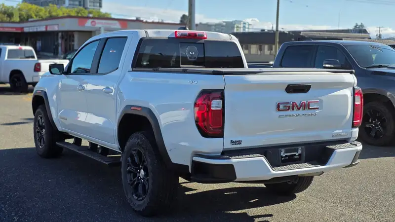 2024 GMC Canyon Elevation, bílá, 56 228 km, dovoz Kanada — foto 7 z 12