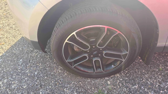 2014 Ford Edge SEL, šedá, 130 000 km, dovoz Kanada — foto 4 z 5