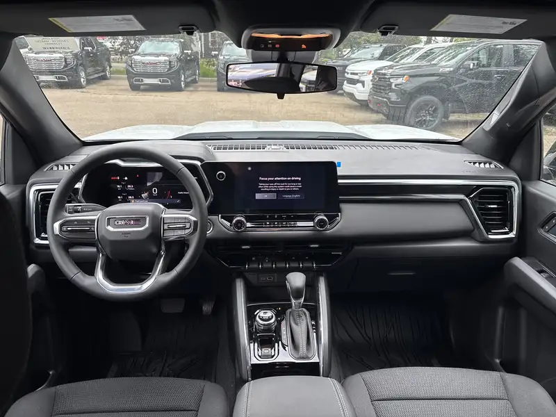 2026 GMC Canyon Elevation, bílá, 6 km, dovoz Kanada — foto 11 z 12