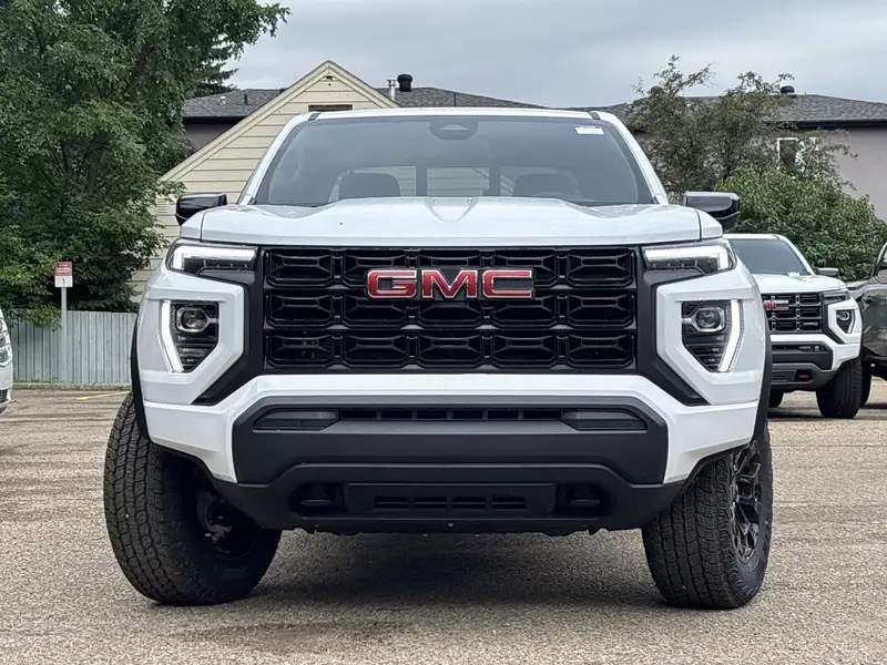 2026 GMC Canyon Elevation, bílá, 6 km, dovoz Kanada — foto 3 z 12