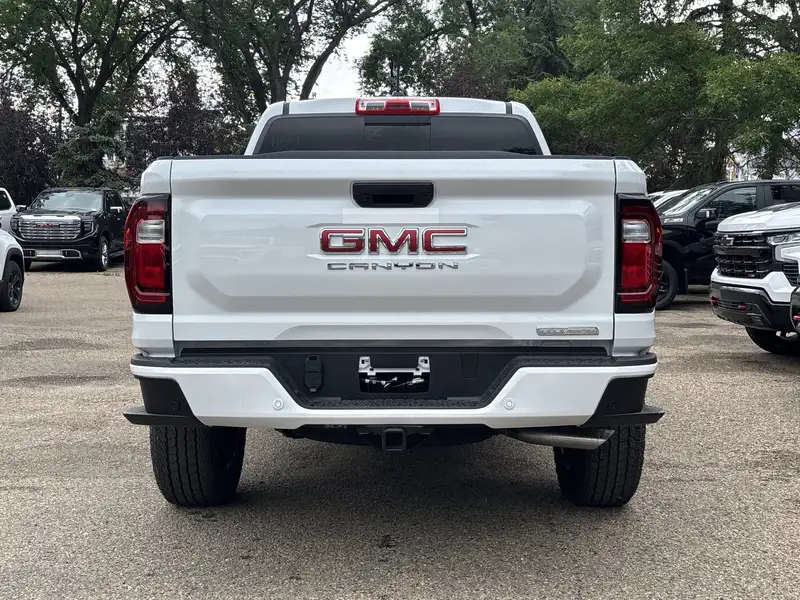 2026 GMC Canyon Elevation, bílá, 6 km, dovoz Kanada — foto 5 z 12