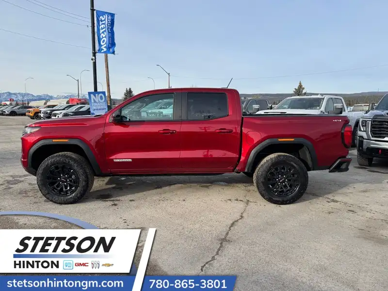 2026 GMC Canyon Elevation, červená, 3 km, dovoz Kanada — foto 9 z 12