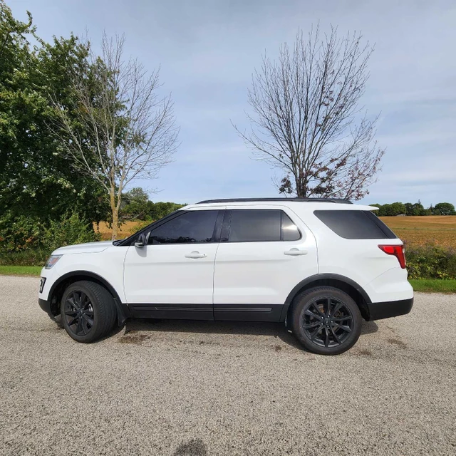 2017 Ford Explorer XLT, bílá, 226 800 km, dovoz Kanada — foto 5 z 5