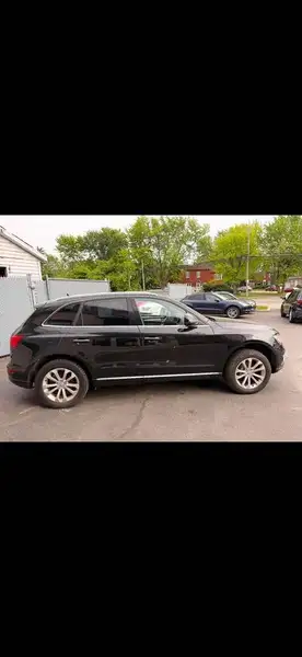 2015 Audi Q5 2.0T Progressiv, černá, 200 000 km, dovoz Kanada — foto 2 z 4
