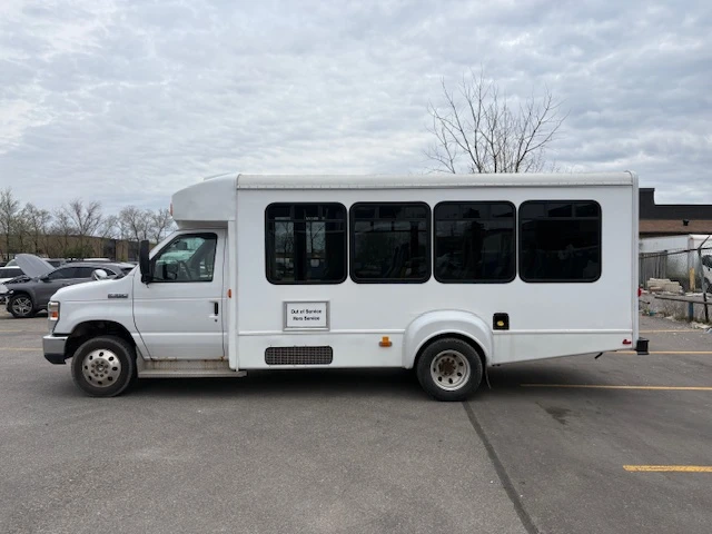 2015 Ford E-350 !!! 17 E-350 SD, bílá, 79 977 km, dovoz Kanada — foto 3 z 5