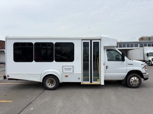 2015 Ford E-350 !!! 17 E-350 SD, bílá, 79 977 km, dovoz Kanada — foto 4 z 5