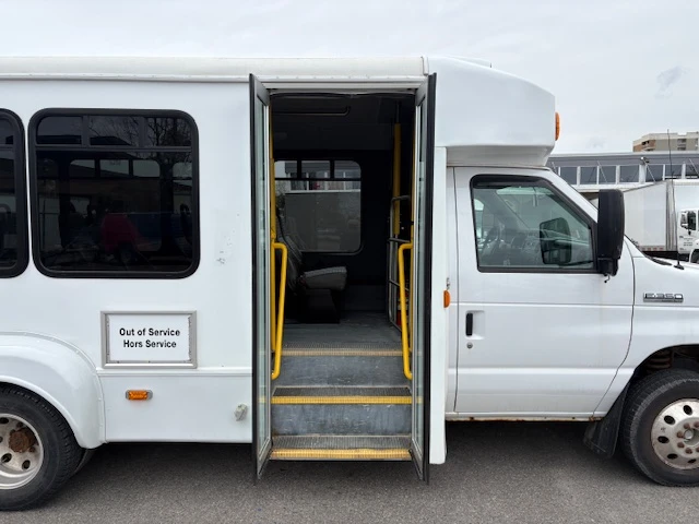 2015 Ford E-350 !!! 17 E-350 SD, bílá, 79 977 km, dovoz Kanada — foto 5 z 5