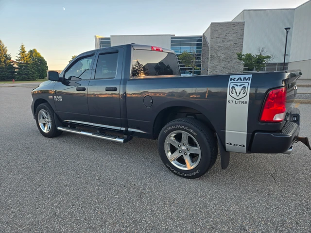 2017 RAM 1500 Express, modrá, 66 000 km, dovoz Kanada — foto 5 z 5