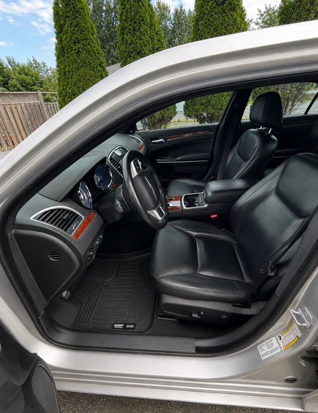 2012 Chrysler 300, 178 000 km, dovoz Kanada — foto 3 z 5
