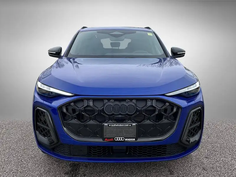2025 Audi Q5 Progressiv, modrá, 3 500 km, dovoz Kanada — foto 2 z 12