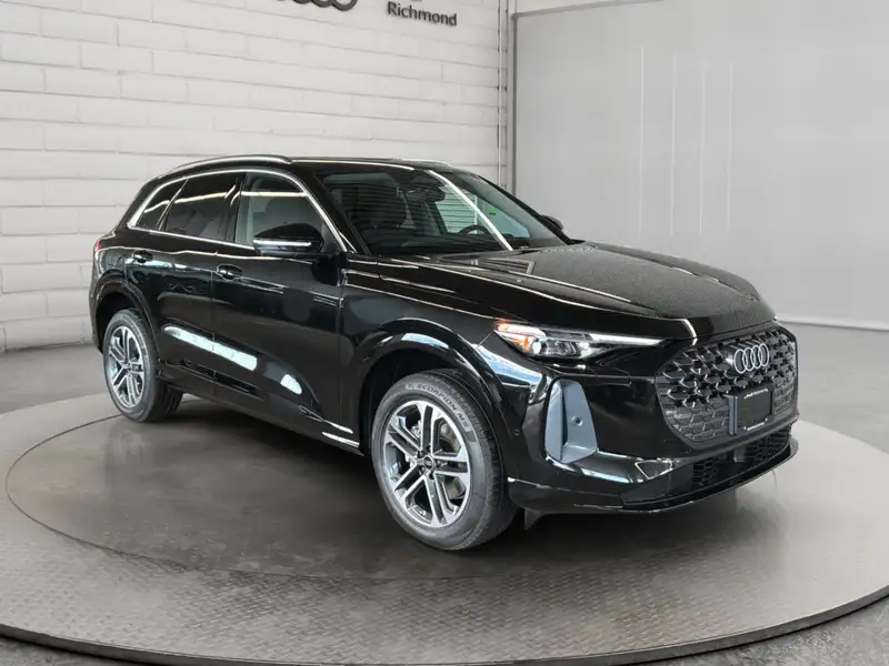 2026 Audi Q5 Technik, černá, 90 km, dovoz Kanada — foto 3 z 12