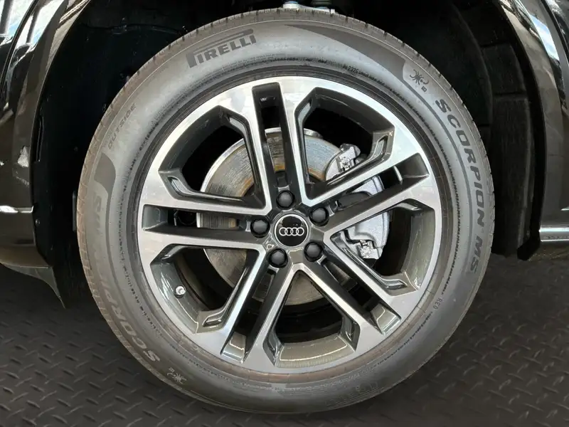 2026 Audi Q5 Technik, černá, 90 km, dovoz Kanada — foto 9 z 12