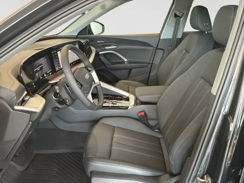 2026 Audi Q5 Progressiv, šedá, 90 km, dovoz Kanada — foto 10 z 12