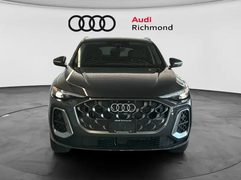 2026 Audi Q5 Progressiv, šedá, 90 km, dovoz Kanada — foto 2 z 12