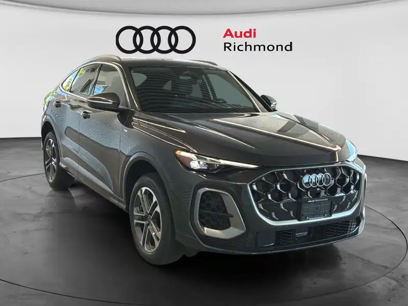 2026 Audi Q5 Progressiv, šedá, 90 km, dovoz Kanada — foto 3 z 12
