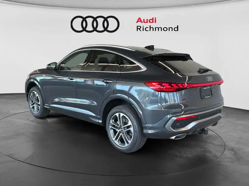 2026 Audi Q5 Progressiv, šedá, 90 km, dovoz Kanada — foto 7 z 12