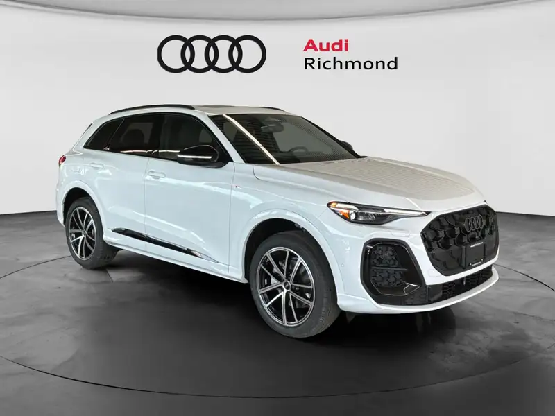 2026 Audi Q5 Progressiv, bílá, 3 488 km, dovoz Kanada — foto 3 z 12