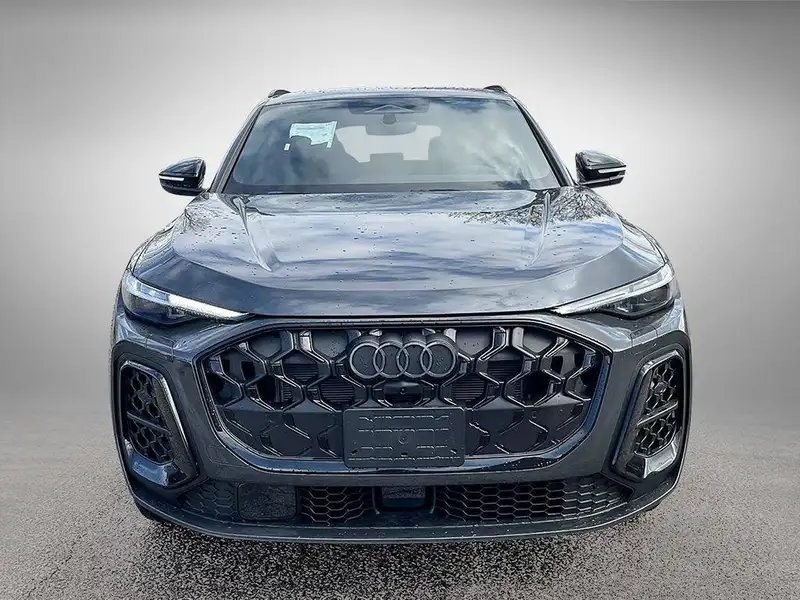 2026 Audi Q5 Progressiv, šedá, 119 494 km, dovoz Kanada — foto 2 z 12