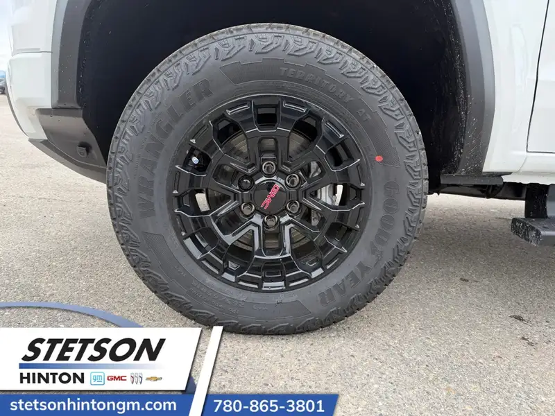 2026 GMC Canyon Elevation, bílá, 3 km, dovoz Kanada — foto 10 z 12