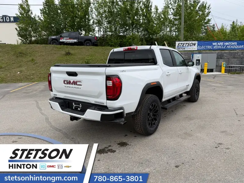 2026 GMC Canyon Elevation, bílá, 3 km, dovoz Kanada — foto 5 z 12