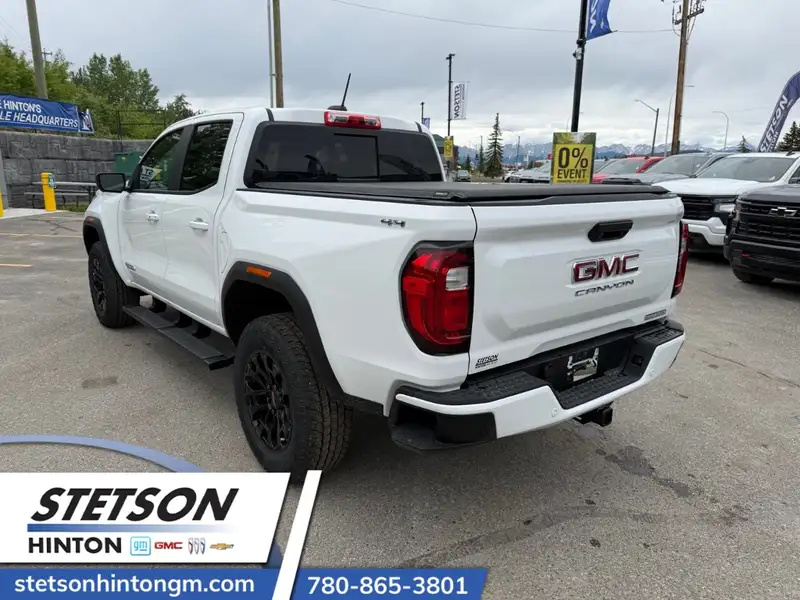 2026 GMC Canyon Elevation, bílá, 3 km, dovoz Kanada — foto 8 z 12