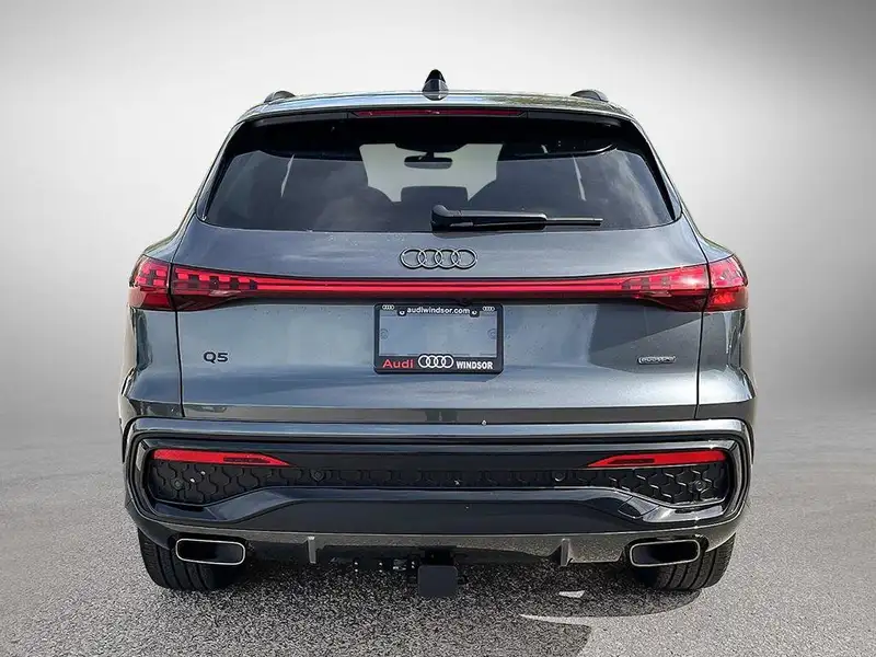 2026 Audi Q5 Progressiv, šedá, 2 000 km, dovoz Kanada — foto 6 z 12