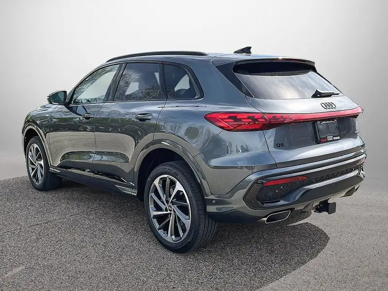 2026 Audi Q5 Progressiv, šedá, 2 000 km, dovoz Kanada — foto 9 z 12