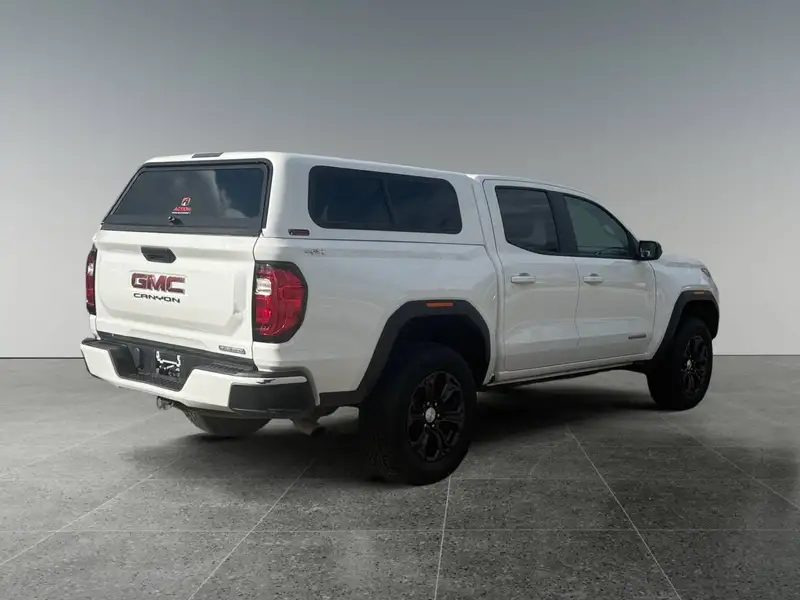 2023 GMC Canyon Elevation, bílá, 184 658 km, dovoz Kanada — foto 5 z 12