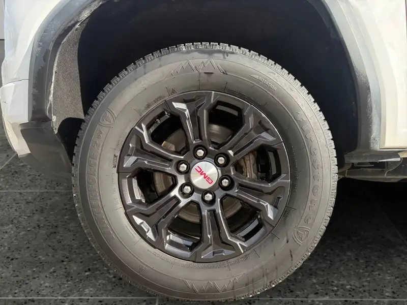 2023 GMC Canyon Elevation, bílá, 184 658 km, dovoz Kanada — foto 9 z 12