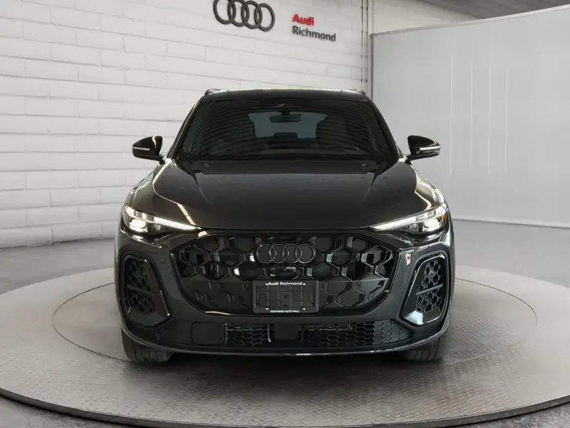 2026 Audi Q5 Technik, šedá, 90 km, dovoz Kanada — foto 2 z 12