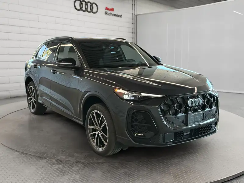 2026 Audi Q5 Technik, šedá, 90 km, dovoz Kanada — foto 3 z 12