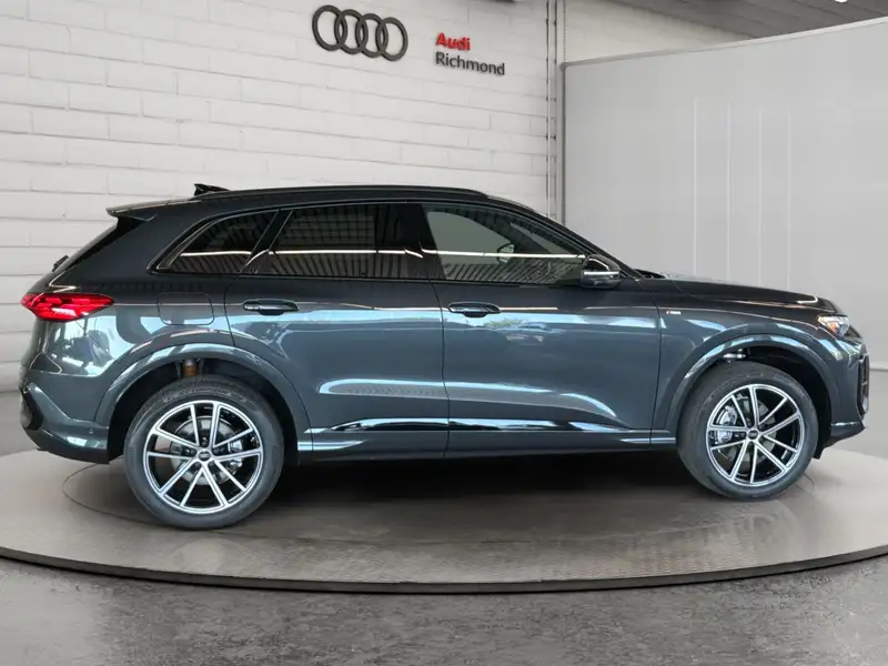 2026 Audi Q5 Technik, šedá, 90 km, dovoz Kanada — foto 4 z 12