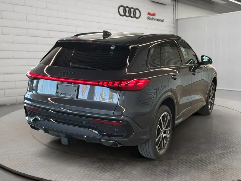 2026 Audi Q5 Technik, šedá, 90 km, dovoz Kanada — foto 5 z 12