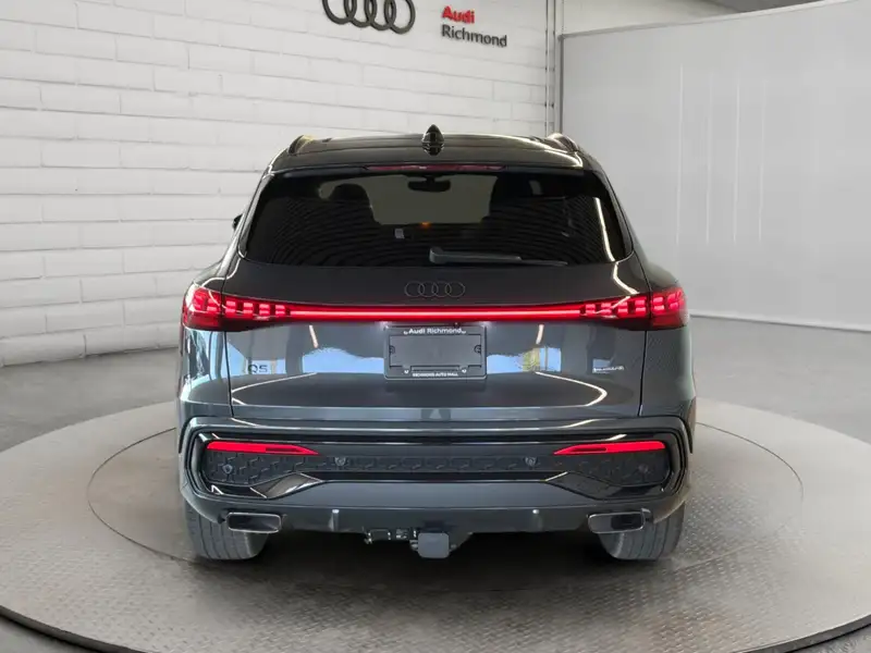 2026 Audi Q5 Technik, šedá, 90 km, dovoz Kanada — foto 6 z 12