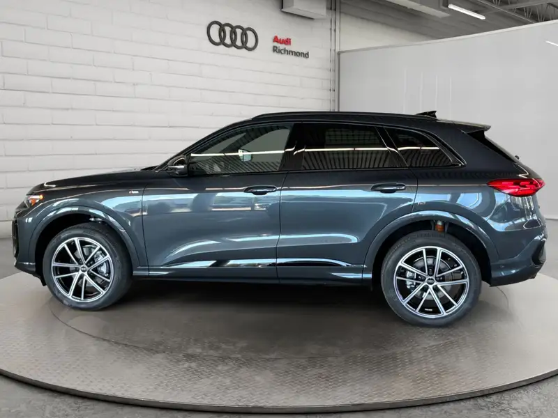 2026 Audi Q5 Technik, šedá, 90 km, dovoz Kanada — foto 8 z 12