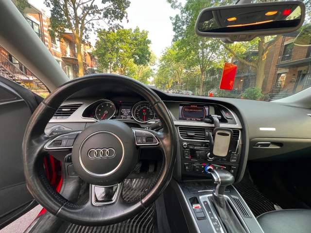 2014 Audi A5, červená, 176 000 km, dovoz Kanada — foto 4 z 5