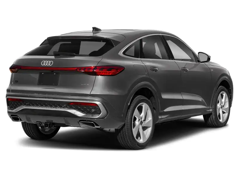 2026 Audi Q5 Progressiv, šedá, 90 km, dovoz Kanada — foto 2 z 3