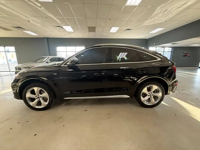 2021 Audi Q5 Progressiv, černá, 57 400 km, dovoz Kanada — foto 2 z 12