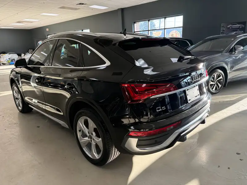 2021 Audi Q5 Progressiv, černá, 57 400 km, dovoz Kanada — foto 3 z 12