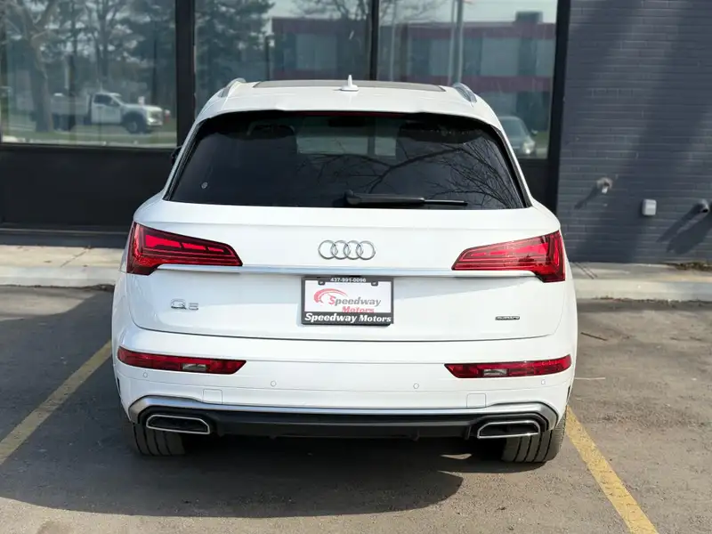 2024 Audi Q5 quattro, bílá, 49 404 km, dovoz Kanada — foto 4 z 12