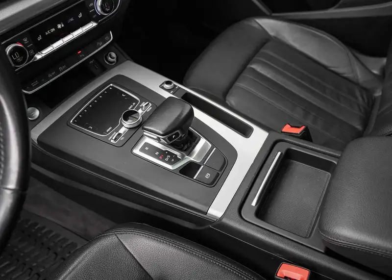 2018 Audi Q5 Progressiv, bílá, 84 540 km, dovoz Kanada — foto 10 z 12