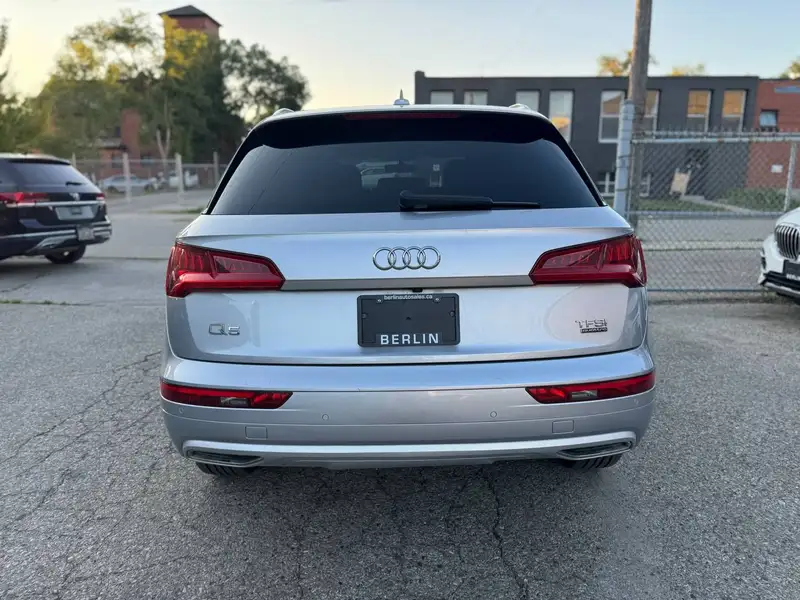 2018 Audi Q5 Technik, stříbrná, 153 194 km, dovoz Kanada — foto 4 z 12